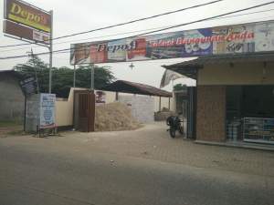 Toko bahan bangunan Depo 9 hadir di Jalan Raya Kukun KM 1, Cadas, Sepatan, Kabupaten Tangerang.