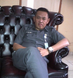 Camat Kecamatan Cipondoh Deni Koswara, ketika ditemui detakbanten.com diruang kerjanya, Kamis (7/1/16)