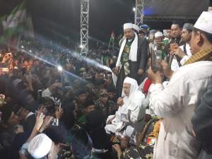 Gelar Haul Akbar, Ribuan Nahdiyin Zikir Bareng Habib Lutfi