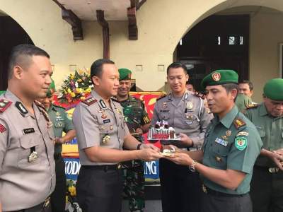 HUT Bhayangkara ke-72 Kapolres Serang Dapat Kejutan Dari Dandim 0602/Serang