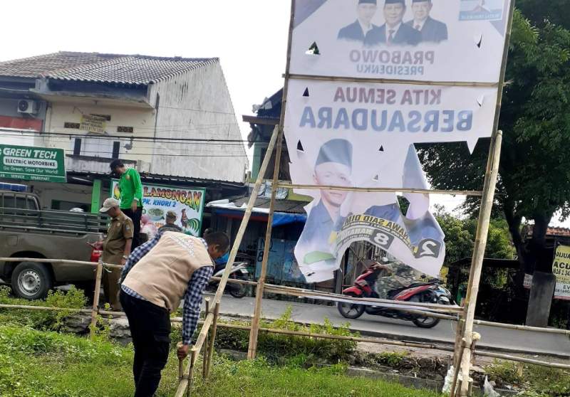 Baliho Dirusak, Caleg Asal Sepatan Timur Oncog Kantor Panwas