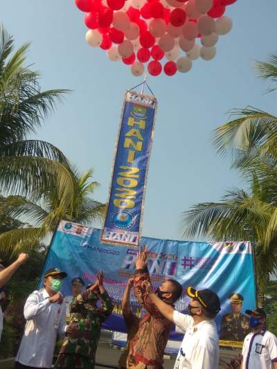 Peringati Hari Anti Narkoba, Wabup Mad Romli Lepas Balon Udara