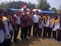 Bupati Tangerang Zaki saat membuka Kemah Bhakti di Kresek,(dt)