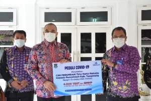 Bupati Terima 4.000 Reagen PCR Dari Perumdam TKR