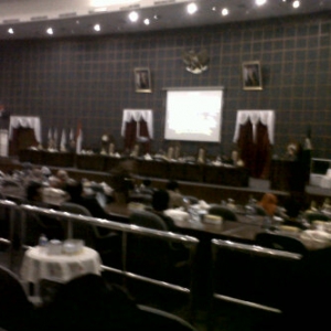 Sarat Kepentingan, Rapat Paripurna DPRD Banten Molor Dua Jam