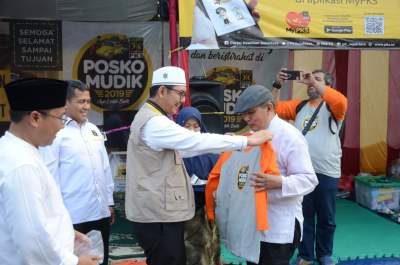 Dirikan Posko Mudik, PKS Bagikan Bensin Dan Tiket Gratis