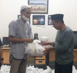 Walikota Serang Salurkan "Bakwan"