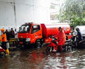 Banjir di Kolong Fly Over Cibodas, Kota Tangerang