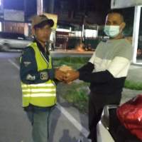 Program Patroli Lapar, Pengusaha Muda Asal Serang Bagikan Makanan Siap Saji
