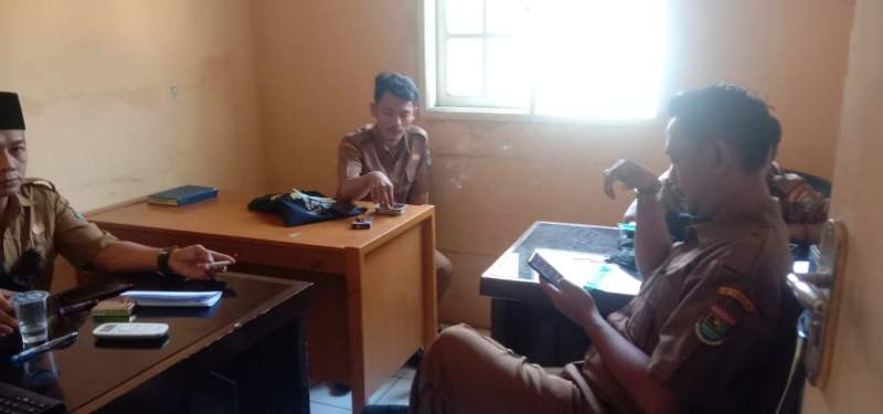 Lucu, Belum Terima SK 6 Perangkat Desa Bunar  Sudah Mengantor