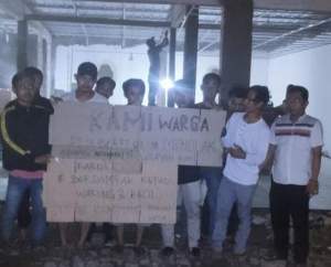 Warga Sindang Sono Ramai - Ramai Tolak Indomaret