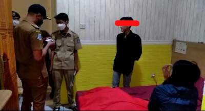 Diduga Pasangan Lesbi Saat Diintrogasi