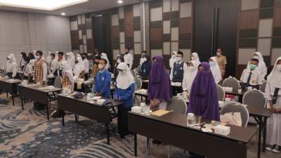 Dindik Kota Cilegon menyelenggarakan Latihan Dasar Kepemimpinan Siswa (LDKS) kepada ratusan siswa yang digelar disalah satu hotel di Kota Cilegon, Senin (27/9/2021).
