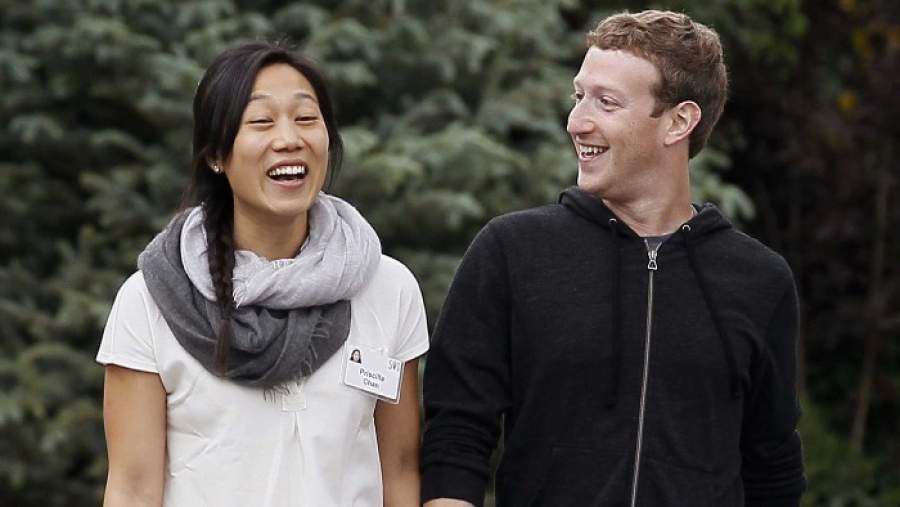 Mark Zuckerberg dan istrinya, Priscilla Chan.