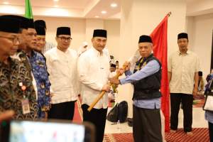 Lepas Jamaah Haji Kloter 47JKG Tangsel, Wagub Banten Ingatkan Pentingnya Meluruskan Niat