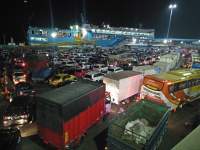 H - 4 Jelang Lebaran, Kendaraan Mulai Padati Pelabuhan Merak di Setiap Dermaga