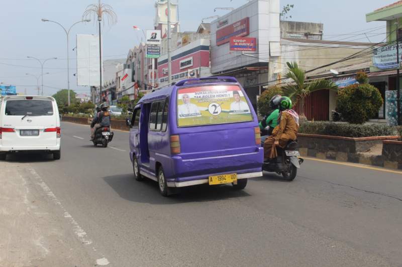 Bawaslu Cilegon Segera Copot Paksa Stiker Paslon di Angkot