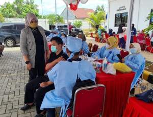 Capain Target Vaksinasi, Kepala UPT Samsat Cikande : Bayar Pajak Sambil Vaksin Covid-19