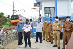 Dibangun dari APBD 2021, Perlintasan Kereta Api Daru Ditinjau Bupati