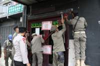 Sat Pol PP dibantu TNI Polri Tutup Permanen 11 THM di JLS