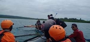 Nelayan Simeulue dievakuasi SAR Simeulue setelah terapung dilaut selama 10 jam, Kamis (27/5/2021).(istimewa).