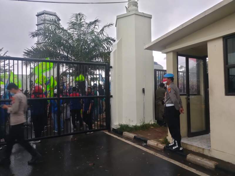 Bidpropam Polda Banten Awasi Pengamanan Unras Buruh di KP3B Banten