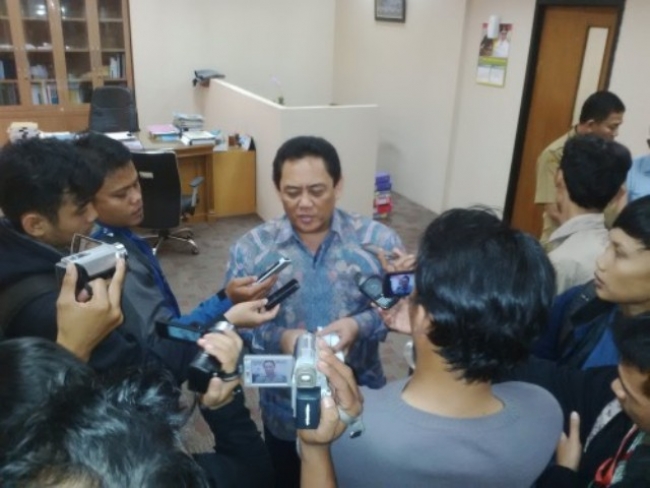  Kepala Dindik Banten Engkos Kosasih saat di wawancari di Sekretarian Pokja Palima, Curug, Kota Serang.