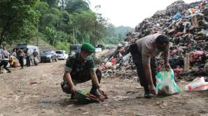 Hari Peduli Sampah Nasional 2019, Kapolda Banten dan Danrem Laksanakan Upacara HPSN di Cilowong