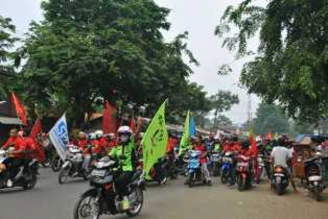 Tigaraksa- Buruh kembali unjuk rasa tuntut Revisi UMK, Selasa (3/12)DT