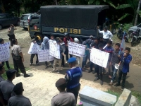 Puluhan Mahasiswa Demo Beberapa Dinas