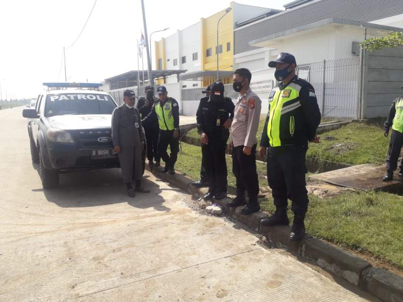 Personel Ditpamobvit Lakukan Pengamanan di Kawasan Modern Cikande