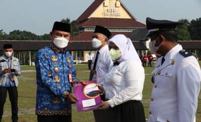 Pimpin Apel Pagi, Mad Romli Serahkan 781 SK CPNS