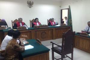 Sidang wanprestasi Wahidin Halim.