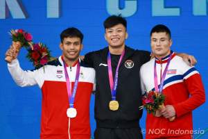 Atlet Angkat Besi Indonesia Raih Emas di Asian Games 2022