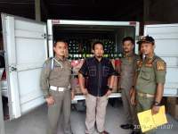 Bongkar Gudang Makanan Ringan, Pol PP Kota Serang Amankan Satu Mobil Box Miras