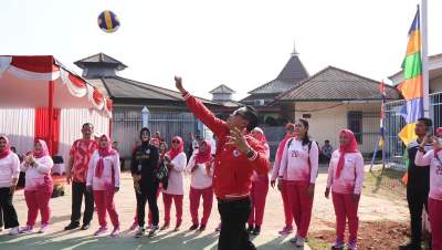 Smash! Kakanwil Buka Turnamen Voli Laputara Lucky Cup 2023