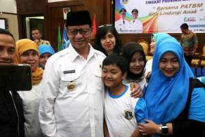 Gubernur WH Ajak Orang Tua Bangun Komunikasi Yang Baik dengan Anak