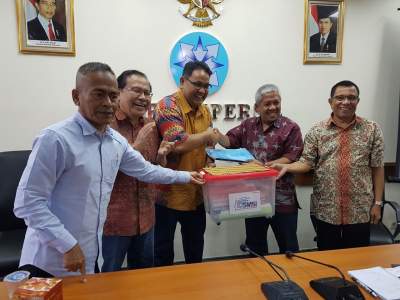 Penyerahan berkasa SMSI ke Dewan Pers.
