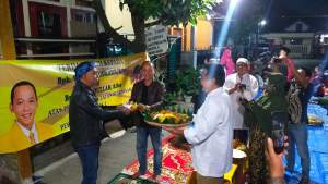 Realisasikan Aspirasi, Anggota DPRD Wahyu Nugraha Diberikan Nasi Tumpeng