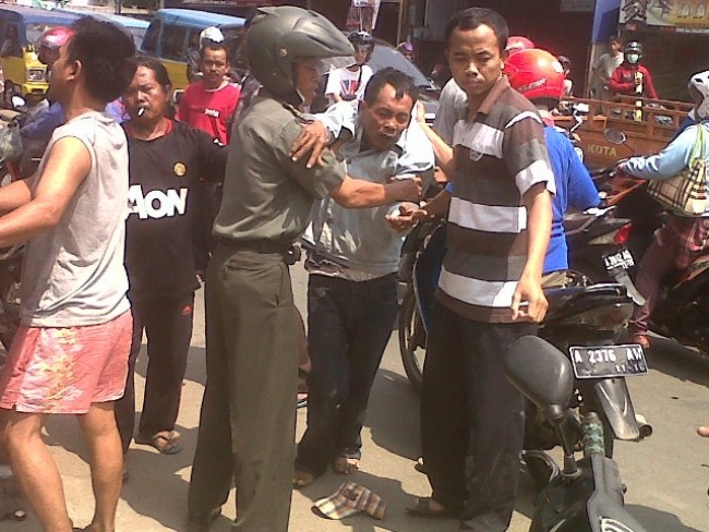 Pencuri HP Babak Belur Dihajar Warga