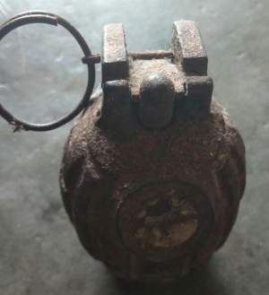 Warga Cibadak Temukan Granat Dalam Lemari