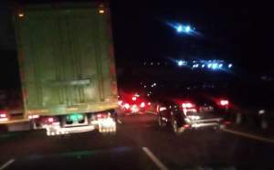 Imbas Banjir di Kadu Bitung, Jalan Tol Jakarta Merak Macet Parah