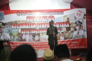 Airin Baca Puisi, Warga Menitikan Air Mata