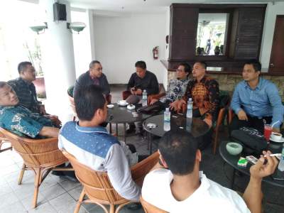 Bupati Zaki saat berdiskusi dengan BPPKB Tangerang, Senin (17/12). Iday
