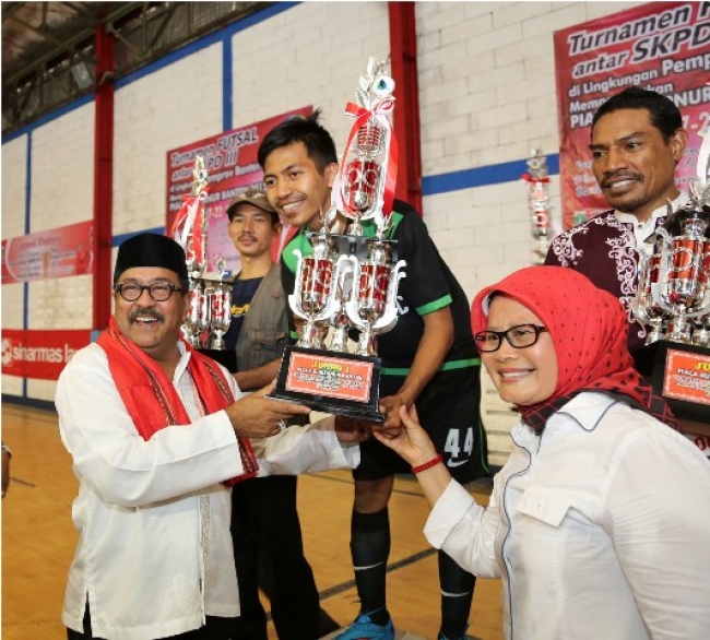 Turnamen Futsal Piala Gubernur Antar SKPD Tahun 2015 resmi di tutup