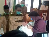 Pemkot Serang Bagikan 450 Sembako di Kecamatan Serang