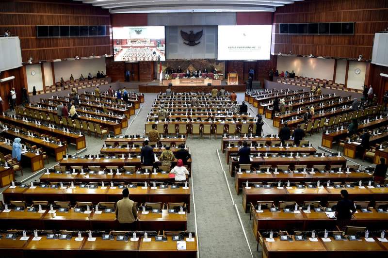 DPR Lantik 3 Anggota DPR Pengganti Zulhas, Jhoni Allen, dan Herson