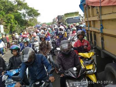 Ruas Jalan di Depan PT. PWI Kerap Macet