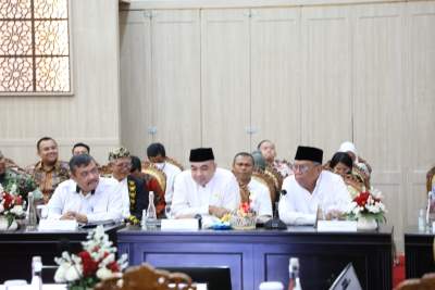 Bupati Tangerang dan menko Luhut.