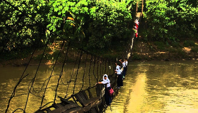 Ilustrasi jembatan rusak